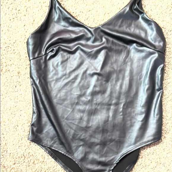 Leather bodysuit - Picture 2 of 7
